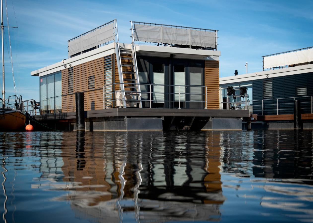 Welcome In - Houseboat 'Elysium' Met Eigen Aanlegsteiger Sneek - Offingawier Exterior foto