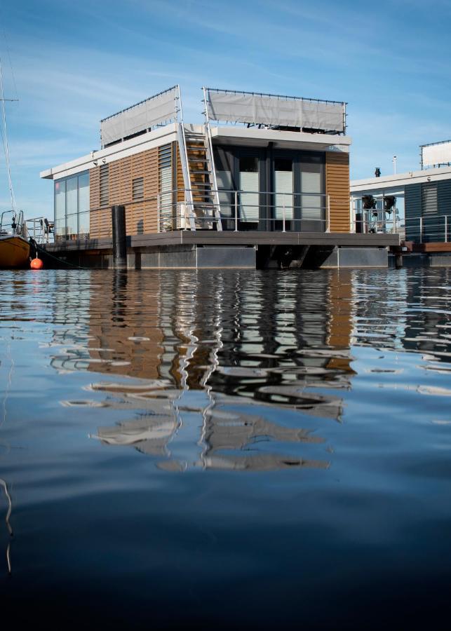 Welcome In - Houseboat 'Elysium' Met Eigen Aanlegsteiger Sneek - Offingawier Exterior foto