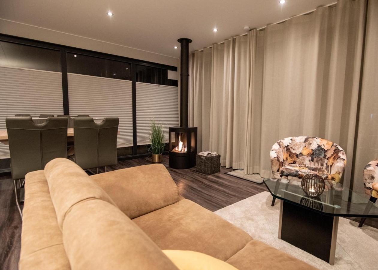 Welcome In - Houseboat 'Elysium' Met Eigen Aanlegsteiger Sneek - Offingawier Exterior foto